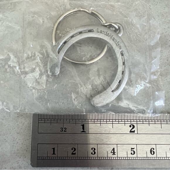 LexisNexis horseshoe keychain collectible metal silver tone - Picture 3 of 4